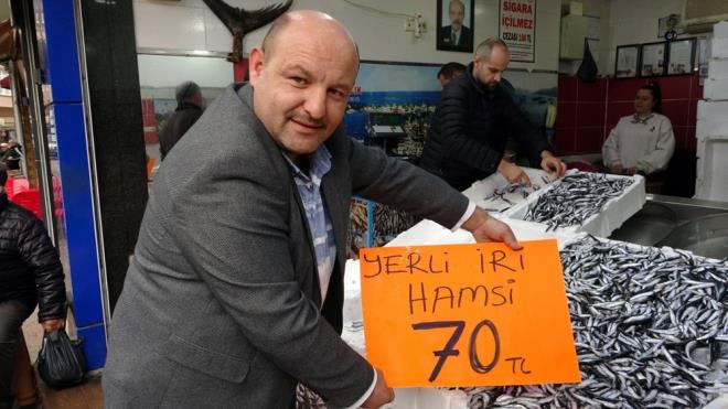 Talep ok gzel, dier eitler az ama hamsi bol. nsanlara cazip geliyor, 2 gn nce 100 lirayd, imdi 70 lira. Artk 1 kilo yerine 1,5 kilo alan var" dedi.