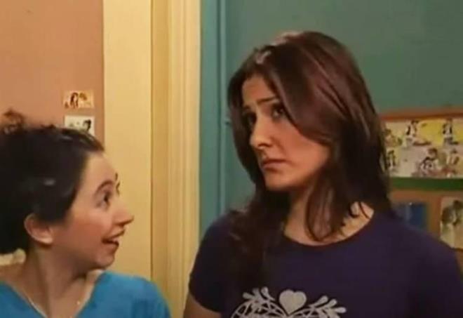 Aya Mutlugil, "7 Numara" dizisinde canlandrd Ayten karakteriyle dnemin en sevilen isimlerinden biri haline gelmiti. Dizinin yaynland yllarda doal gzellii ve enerjik oyunculuuyla dikkat eken Mutlugil, uzun sredir ekranlardan uzak bir yaam sryor.