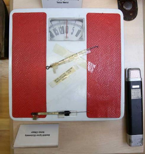 Baskl telsiz, Bulgar ajan olduu gerekesiyle hapis yatan Devrimci Subaylar rgt kurucusu Muzaffer engil tarafndan da kullanlm. Ercan itliolu&#8217;nun &#8220;Glgedeki Sessiz Tanklar&#8221; kitabnda olay, engil&#8217;in azndan yle anlatlyor: