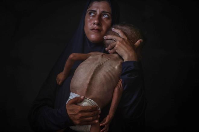 2015'ten bu yana AA'da foto muhabiri olarak grev yapan Jadallah, 15 yl akn sredir Gazze eridi'ndeki yaam belgeleyerek, srail'in blgeye ynelik saldrlarnn insani etkilerini ve gerekliini dnya kamuoyuna aktaryor.