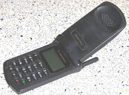 1996`da sunulan Motorola StarTAC, 60 milyon satld.