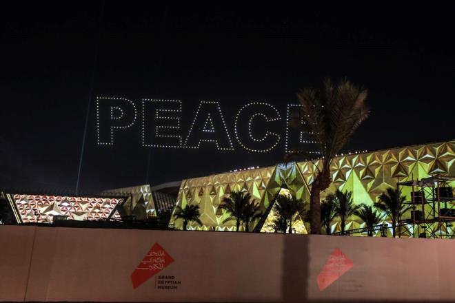 Etkinlie katlan gruplar firavun dnemine ait kyafetlerini sergilerken, sahne gsterileri sergilendi.