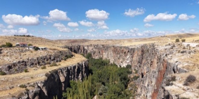 394 basamakl merdivenle iniliyor