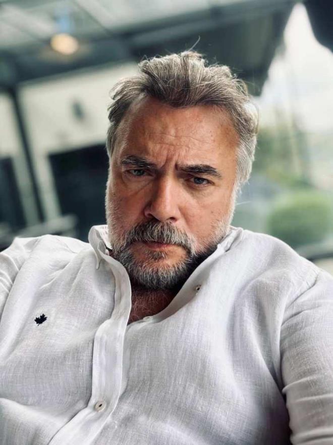 Oynad dizilerle adndan olduka sz ettiren ve son dnemde sunduu Kim Milyoner Olmak ster yarmasyla ne kan usta oyuncu Oktay Kaynarca katld bir mekan alnda gazetecilerin sorularn yantlad.&nbsp;