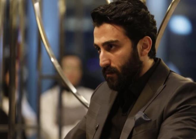 Bu ayrlklar, senaryo gerei mi yoksa baka nedenlerden mi kaynaklanyor? Yapm ekibi henz resmi bir aklama yapmasa da, sosyal medyada hayranlar Kzlck erbeti ayrlk etiketiyle duygusal paylamlar yapyor. Dizinin ynetmeni zgr Sevimli ve senaristler Melis Civelek ile Zeynep Gr'n kalemiyle ekillenen hikye, bu vedalarla yeni bir dneme mi girecek?