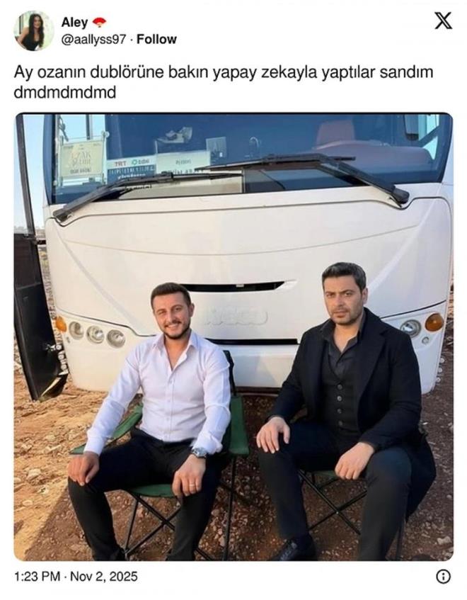Otobsn nnde otururken ekilen kare, <strong>ksa srede binlerce kii tarafndan paylald ve sosyal medyada viral hale geldi.</strong>