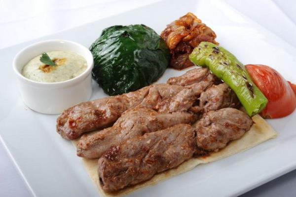 Geleneksel bir bayram sofras hazrlamak istiyorsanz ba keye elbette kurban eti yerleecektir