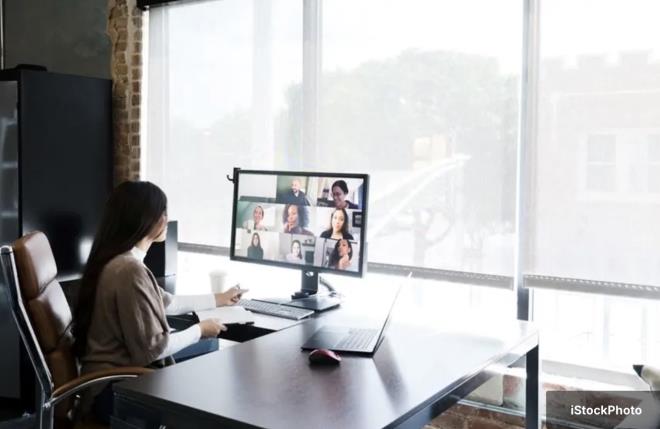 <h2 class="text-size-20 md:text-size-24 px-2.5 mt-2 text-black font-bold pt-2">"BR TEK BLGSAYARIMI KULLANIYORUM"</h2><div class="text-size-18 md:text-size-20 p-3 pb-1 font-medium text-black ck ck-content break-words leading-normal"><p>Konuyla ilgili olarak aklama yapan Bra Elmal, avukatlarn ofis bildirme ykmllnn bulunduunu anmsatarak, evden sadece bilgisayaryla ilerini yrttn, toplant ya da mvekkil grmesi yapmadn syledi.</p><p>&nbsp;</p><p>evre temizlik vergisini su faturasnn ierisinde dediini ifade eden Elmal, unlar kaydetti:</p><p>&nbsp;</p><p>"- nk buras bir ev. Bir tek bilgisayarm kullanyorum ki bilgisayar her yerde kullanabilirsiniz. Evde sadece bilgisayar kullanmaktan bahisle, 'avukatlk ofisi olduu iin evre temizlik vergisi demelisiniz' demeleri ok yersiz.</p><p>&nbsp;</p><p>- Su faturasnn ierisinde evre temizlik vergisini dyoruz, benden ekstra bir evre temizlik vergisi istendi. nsanlar adreslerini 'home-office' olarak gsterdiinde evre temizlik vergisi dememeleri gerekir.</p><p>&nbsp;</p><p>- Avukatlk ofisi anlamnda evimde masa, yazcm ve kitaplk vard. Bu da her evde olabilecek bir ey. Evde avukatla dair herhangi bir tabela yoktu, normal bir ders alma ortam gibiydi.</p><p>&nbsp;</p><p>- evre temizlik vergisinde atk karrsanz, i yeri olursanz, belediyeye bir yk yklerseniz demeniz mantkldr ama siz zaten evinizdesiniz. Bunu su faturasnn iinde dyorsunuz.</p><p>&nbsp;</p><p>-