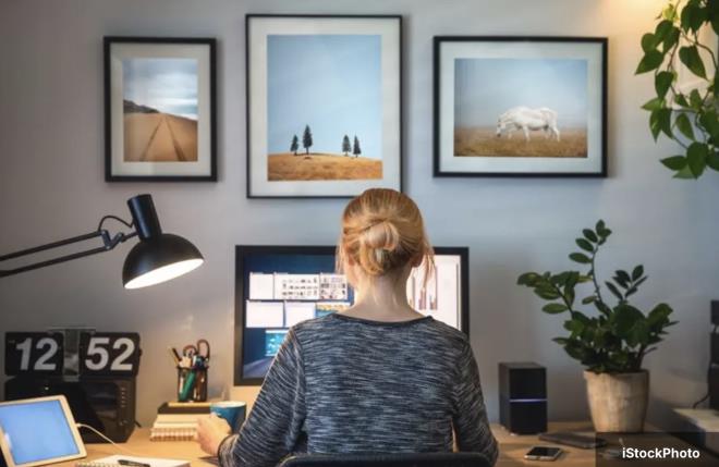 <h2 class="text-size-20 md:text-size-24 px-2.5 mt-2 text-black font-bold pt-2">MAHKEME EMSAL OLACAK BR KARAR VERD  </h2><div class="text-size-18 md:text-size-20 p-3 pb-1 font-medium text-black ck ck-content break-words leading-normal"><p>Dosyay karara balayan zmir 4. Vergi Mahkemesi, 1319 sayl Emlak Vergisi Kanunu'na gre, ikametin meslein icrasna mahsus i yeri olarak kullanldnn kabul edilmesi iin dairenin fiziki olarak ksmen ya da tamamen deitirilmesi gerektii grne vard.</p><p>&nbsp;</p><p>Kararda u ifadelere yer verildi:</p><p>&nbsp;</p><p>"Tanmazn, sadece davacnn faal vergi mkellefi olduundan hareketle 'home-office' adresinin i yeri olduunun kabul edildii, tanmazda somut ilave ve deiikler yapldna dair herhangi bir yoklama yaplmad, tanmazn davac tarafndan ayn zamanda mesken olarak kullanld hususlar bir arada deerlendirildiinde, daval idarece tanmazn i yeri olduu hususunun somut verilerle kantlanamad anlaldndan, davac adna alnan evre temizlik vergisi ile kesilen usulszlk cezasna dair ilemde hukuka uygunluk bulunmamtr."</p><p>&nbsp;</p></div>