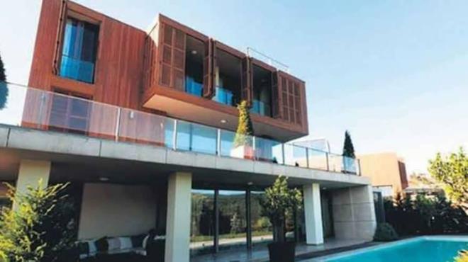 stelik binann zemin katnda bir dkkn da bulunduunu syleyen Sibel Can, o dnemde blgedeki evlerin olduka uygun fiyatl olduunu da ekledi: