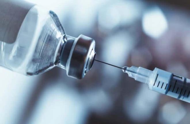 Halk arasnda dolaan grip ve grip asyla ilgili yanl ve yanltc bilgilerin hayat tehdit ettiini syleyen TAHUD Ynetim Kurulu Bakan Prof. Dr. Gzin Zeren ztrk <em><strong>"Halk arasnda grip souk algnl ile ok karyor ve bu yzden hafife alnyor. 'Birka gn burnum akar' geer diye dnyor. Oysa grip salkl kiilerde bile kalp krizi, inme riskini artrr. Akcierde hasar brakr. KOAH, diyabet, bbrek hastalar ve kanser hastalar gibi bakl basklanm kiiler ve 65 ya stndeki ya kiilerde ar seyredebilir ve hatta lmcl olabilir. Yaplan almalar her yl grlen grip kaynakl lmlerin yzde 70'inden fazlasnn 65 ya st yallarda olduunu gstermektedir. Elik eden kronik hastalklar grip enfeksiyonu ile birlikte hastaneye yat ve lm riskini 3-5 kat artrmaktadr"</strong></em> dedi.