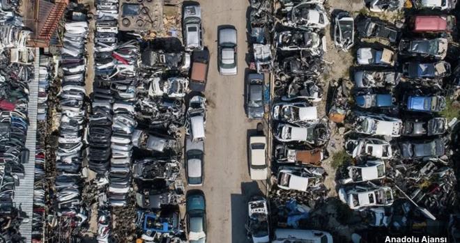 <h2 class="text-size-20 md:text-size-24 px-2.5 mt-2 text-black font-bold pt-2">HURDA TEVK EN SON 2018'DE UYGULANMITI</h2><div class="text-size-18 md:text-size-20 p-3 pb-1 font-medium text-black ck ck-content break-words leading-normal"><p>2018'deki uygulamada, 16 ve daha byk yataki baz aralarn ihra edilmesi ya da hurdaya kartlmasna bal olarak yeni ara almnda 10 bin liraya kadar TV indirimi uygulanmasna ilikin tebli yrrle girmiti.</p><p>&nbsp;</p><p>Adna kaytl 16 ya ve zerindeki otomobil, minibs, panelvan, kamyonet, otobs ve kamyonunu yetkili imha merkezlerine teslim ederek trafikten sildiren ok sayda vatanda, hurda indirimi frsatndan yararlanmt.</p></div>