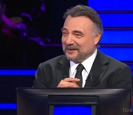 <p><span style="color:#B22222"><strong>CEVABI STDYOYU KAHKAYA BODU</strong></span></p>    <p>Eer ekilmeseydi yarmac <strong>'D- Piton'</strong> cevabn vereceini syledi, ancak doru cevap 'B-Aslan' cevabn gren yarmac aknlk yaad. Yarmacnn cevab stdyoyu kahkaya bodu.&nbsp;</p>