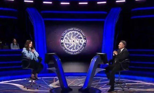 9'uncu soruda karsna kan soruda olduka zorlanan Erdolu,&nbsp;doru yant bulmak iin epey urat.