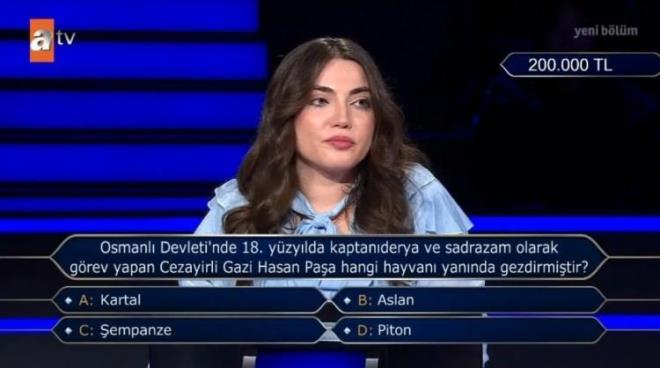 Yarmacnn 9'uncu soruda karsna, <strong>"Osmanl Devleti'nde 18. yzylda kaptanderya ve sadrazam olarak grev yapan Cezayirli Gazi Hasan Paa hangi hayvan yannda gezdirmitir?"</strong> sorusu kt.