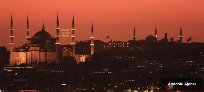 Mbarek Ramazan ay iin geri saym balad. On bir ayn sultan olarak kabul edilen Ramazan, slam dnyasnda byk bir heyecan ve manevi cokuyla karlanyor. Diyanet leri Bakanl tarafndan yaymlanan takvime gre 2026 ylnda Ramazan ay ubat aynda balayacak.