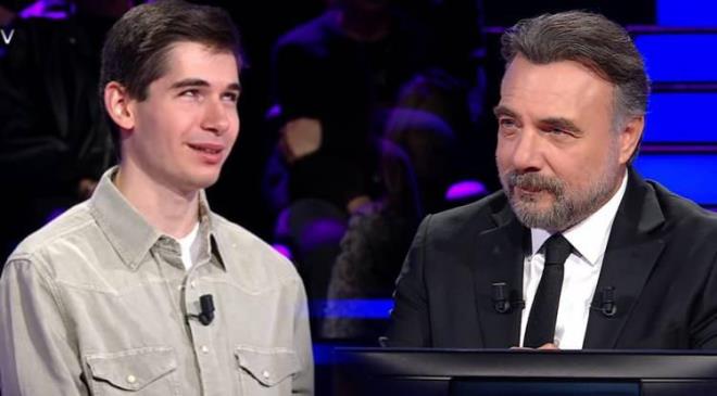 <span><em><strong>nl oyuncu Oktay Kaynarca'nn sunumuyla her hafta izleyenleri ekran bana kilitleyen "Kim Milyoner Olmak ster", son blmyle ilgi oda haline geldi. Yarmaya katlan 19 yandaki Kerem Aktan, baarl performansyla 500 bin TL deerindeki soruya ulamay baard. Edebiyat sorusu karsnda adeta ter dken yarmacnn ald karar, gndem oldu.</strong></em></span>