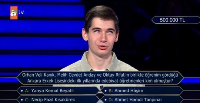 A- Yahya Kemal Beyatl", "B- Ahmed Haim", "C- Necip Fazl Ksakrek" ve "D- Ahmet Hamdi Tanpnar" seenekleri arasnda kararsz kalan yarmac, uzun bir sre dnd.