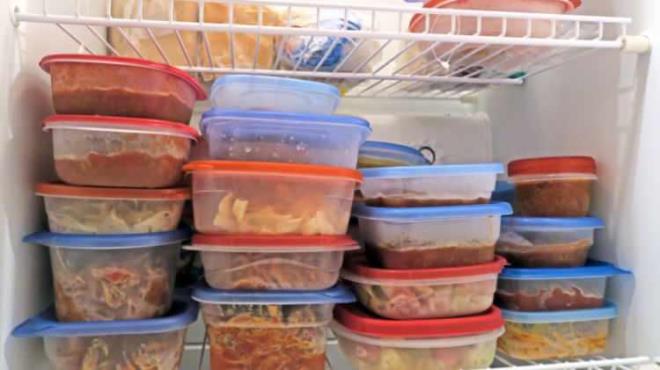 <p><span><strong>PLASTKLER ZAMANLA ZARARLI MADDELER SALIYOR</strong></span></p>    <p>Gda Mhendisleri, bu tr kaplarn sadece tek kullanmlk olarak retildiini ve tekrar kullanldklarnda zararl kimyasallarn gdaya geebileceini sylyor.</p>