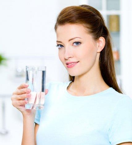 <p><b>7)Sindirim problemleri</b></p>    Su imek, mide asidi problemlerine yardm eder.