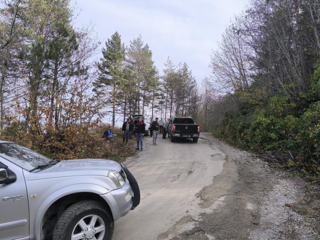 Ekiplerin zorlu arazi taramas <br> Jandarma, AFAD ve vatandalar gnlerce sren aramalarda ormanlk alanlar kar kar tarad.