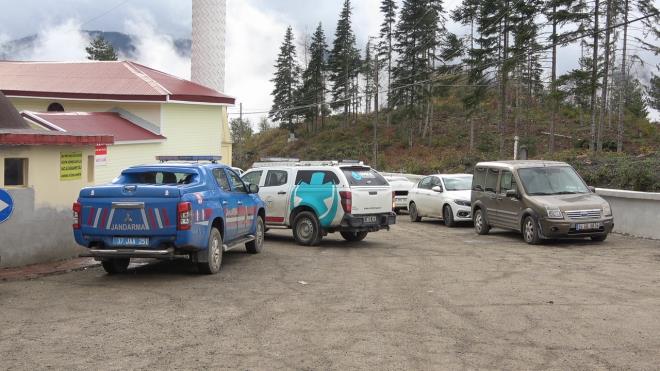 Ekipler, blgede detayl alma yaparak Huriye Helvac'ya ait anta ve bir ayakkabya ulat.