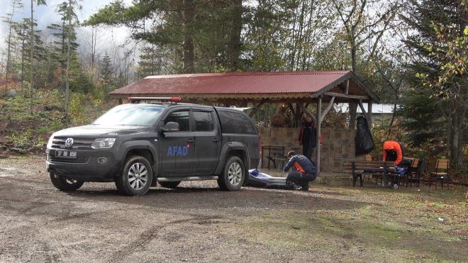 Gnler sren aramalarn ardndan cansz bedenleri Kseali ky yaknlarndaki dere yatanda bulundu.