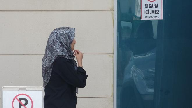 <h2 class="mb-2 mt-4 font-display font-semimedium text-base first:mt-0">Hayatn kaybeden anne ve ocuklar</h2>  <p class="my-2 [&amp;+p]:mt-4 [&amp;_strong:has(+br)]:inline-block [&amp;_strong:has(+br)]:pb-2">Ekipler, salonda Fatma Gyar', oturma odasnda ise 10 yandaki Meral Ebrar Gyar ile 4 yandaki Merve Gyar' hareketsiz halde buldu. Salk ekiplerinin kontrolnde anne ve iki kznn yaamn yitirdii belirlendi.</p>