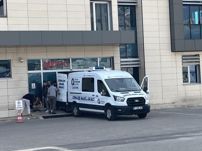 <h2 class="mb-2 mt-4 font-display font-semimedium text-base first:mt-0">Cenazelerin ankr'ya gtrlmesi</h2>  <p class="my-2 [&amp;+p]:mt-4 [&amp;_strong:has(+br)]:inline-block [&amp;_strong:has(+br)]:pb-2">Cenazeler, defin ilemleri iin memleketleri ankr'ya gtrld. Yaknlarnn aralara konulan tabutlar dualarla uurlad grld.</p>