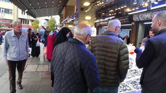 <span class="group/language-learning cursor-pointer"><span class="group-hover/language-learning:border-foreground border-subtle cursor-pointer hyphens-auto break-words border-b-2 border-dotted outline-none transition-colors duration-200 ease-out font-sans text-base font-medium text-foreground selection:bg-super/50 selection:text-foreground dark:selection:bg-super/10 dark:selection:text-super"><span style="visibility: visible;">Hamsi irileti, balknn yz glyor</span></span>&#65279;<span class="ml-1 inline-block -translate-y-px"></span></span><br>  Balk Adem Kaygusuz da ekim ayna gre hamsinin iriletiini vurgulayarak, "Geen sene palamut boldu, bu sene hamsi bol. Hem vatandan hem bizim yzmz glyor" dedi.