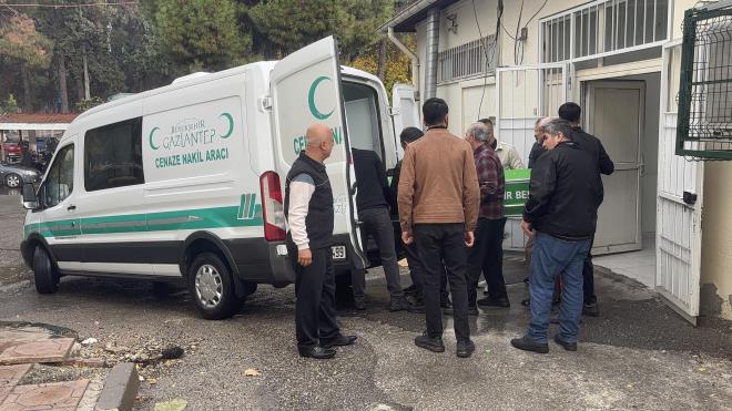 <strong>Ders Sonras Ac Olay</strong><br>  Gaziantep Bykehir Belediyesi bnyesindeki Sanat ve Mesleki Eitim Kursu'nda grevli Trke retmeni Sleyman Sevin, ders k evine dnerken aniden kalp krizi geirdi.