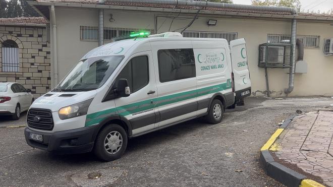 <strong>Cenazesi Yaknlarna Teslim Edildi</strong><br>  Gen retmenin cenazesi Gaziantep Adli Tp Kurumu'ndaki ilemlerin ardndan defnedilmek zere ailesine teslim edildi. Olayla ilgili soruturma sryor.