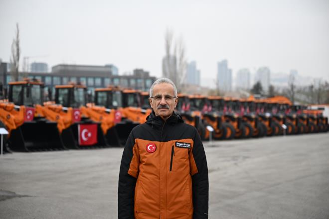 <strong>Kurallara Uymayanlara Ar Ceza</strong><br>  Valilikler, il snrlar iindeki k lastii uygulamasn geniletebiliyor. Kurallara uymayan srclere 5 bin 856 lira idari para cezas kesilecek.