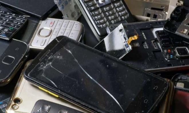 zellikle Nokia'nn baz ikonik modelleri, koleksiyoncular tarafndan youn ilgi gryor ve ikinci el piyasasnda binlerce liraya alc buluyor.