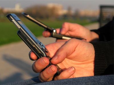 Bir bayram gl savur gklere, eski zamanlara glckler getirsin, yle iten yle samimi, gzyalarn bile tebessme evirsin. yi bayramlar!