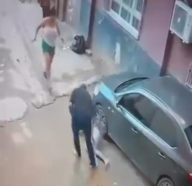 <strong>Olay Sonras Ka</strong><br>  pheli D.A., cinayetin ardndan eve gidip bisiklet alarak blgeden ayrlmaya alt. Hastaneye kaldrlan Baran B. hayatn kaybetti.