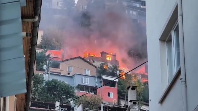 <strong>Yangnn Nedeni Aratrlyor</strong><br>  Yangnn k nedeni, itfaiye ve polis ekiplerinin yapaca incelemeyle netlik kazanacak.