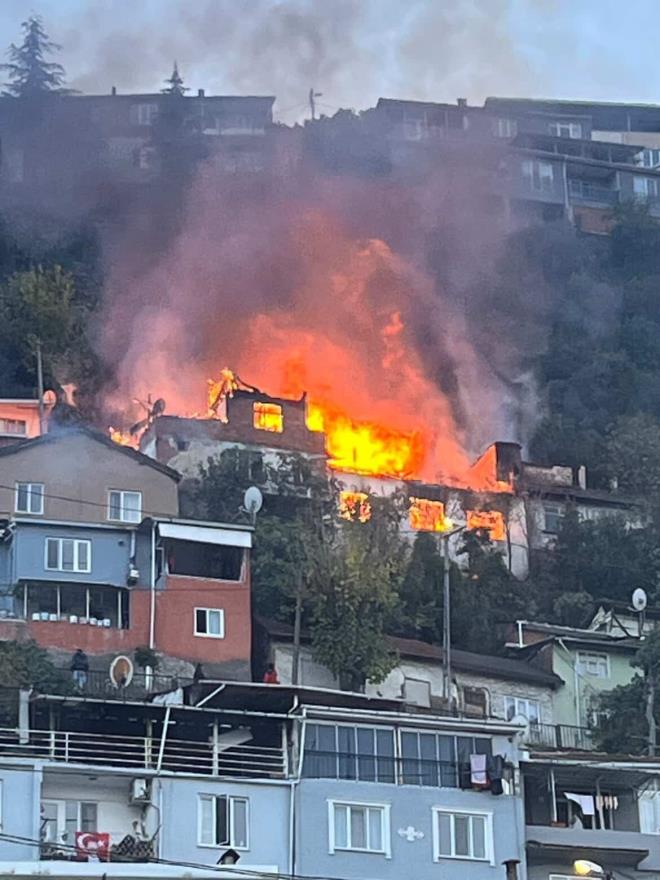 <strong>Cansz Bedeni Bulundu</strong><br>  Detayl arama sonucu, Kazm Kaya'nn cansz bedeni enkaz altnda gece saat 03.00 sralarnda bulundu.