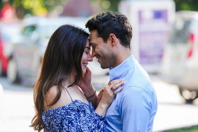 <strong>Vicdansz Dizisinin Tantm Etkinlii</strong><br>  Aya Ayin Turan, baroln Ekin Ko ile paylat Vicdansz dizisinin tantm etkinliinde festival hazrlklarn paylaarak heyecann gsterdi.