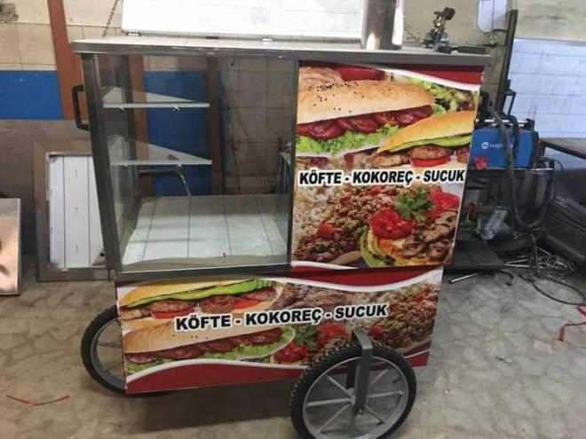 <p><span style="color:#800000"><strong>KIRMIZI ET ETLER</strong></span></p>    <p>Kyma ok abuk bozulur ve sokak ortamnda yeterince piirilmezse bakteri retir. Hijyen koullar kt olan tezghlarda olduka risklidir.</p>