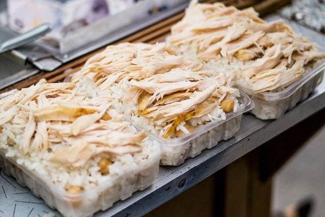 <p><strong>TAVUK ETLER</strong></p>    <p>Tavuk, en hzl bozulan ve en abuk bakteri reten et trdr.</p>    <p>Tam pimemise kampilobakter ve salmonella riski ciddi boyuttadr.</p>    <p>Dner tezghlarnda i ksm genellikle tam pimez.</p>