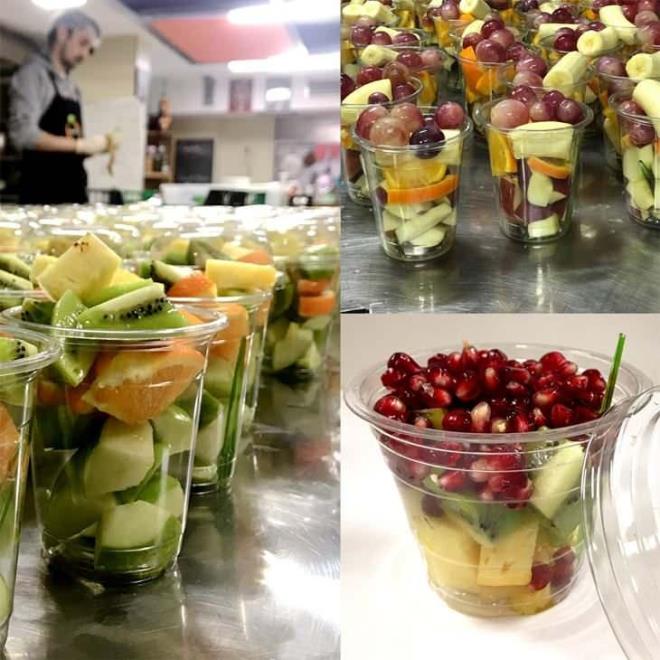 <p><span style="color:#800000"><strong>MEYVELER</strong></span></p>    <p>Kesilmi meyveler bakterilerin en hzl redii yiyeceklerdir.</p>    <p>Satcnn su kayna gvenilir deilse ekstra tehlikelidir. Tropik blgelerde zellikle dizanteri riski tar.</p>