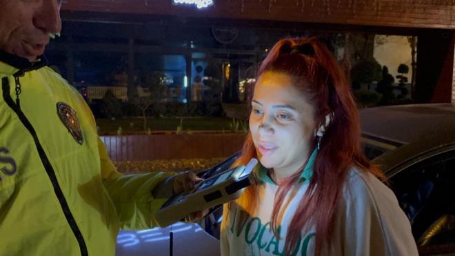 <strong>Alkol Testinde Glmseme</strong><br>  Denetimde, .K. ynetimindeki ara durduruldu. Aday src alkol testi cihazna glerek fledi.