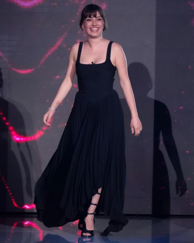 <strong>Oyunculuk Tutkusu ve Tiyatro</strong><br>  Oyunculukla ergenlik dneminde tantn belirten Erginci, sahnede olmay ve oyun okumay ok sevdiini, bo zamanlarn hep tiyatroda geirdiini syledi.