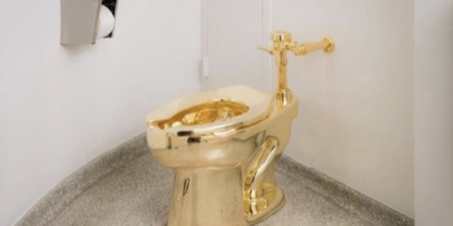 18 ayar altndan "America" klozeti rekor fiyata satld!