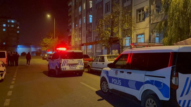 <strong>Ar Yaral Hastaneye Kaldrld</strong><br>  T..'nn hayati tehlikesi bulunurken, Kayseri ehir Hastanesi'nde tedavi altna alnd. lk mdahale olay yerinde yapld.