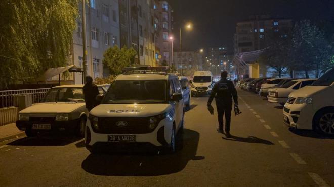 <strong>Tedavileri Devam Ediyor</strong><br>  Ayn hastanede tedavi gren iki kardein salk durumlar ciddiyetini koruyor.