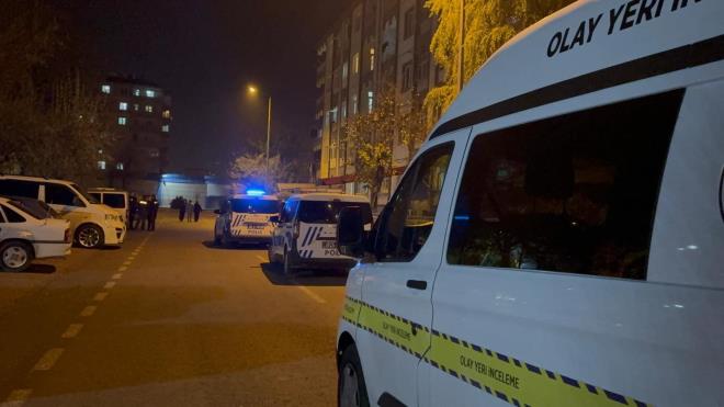 <strong>Mahallede Endie ve Gvenlik</strong><br>  Olayn ardndan Emeki Sokak'ta gvenlik nlemleri artrlrken, mahallede byk endie yaand.