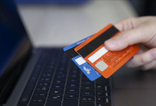 te yandan kartlardan yaplacak nakit ekimlerinde belirlenen 25 binlik tavan tutarn, mevcut ekonomik koullar altnda yetersiz olduunun tespitiyle birlikte sz konusu snr yeni ylda tekrar dzenlenecek.&nbsp;