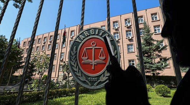 <span style="color:#800080"><em><strong>Yargtay 2. Hukuk Dairesi, sosyal medyada kar cinsin fotorafn beenmenin "gven sarsc davran" olduuna hkmederek, bu durumun boanma nedeni saylabileceine dair emsal bir karar verdi. Kayseri'deki boanma davas, sosyal medya beenilerinin evlilikteki etkisini yarg gndemine tad.</strong></em></span>